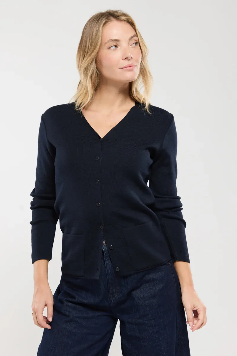 Sophisticated Cardigan col V – laine et acrylique Pure