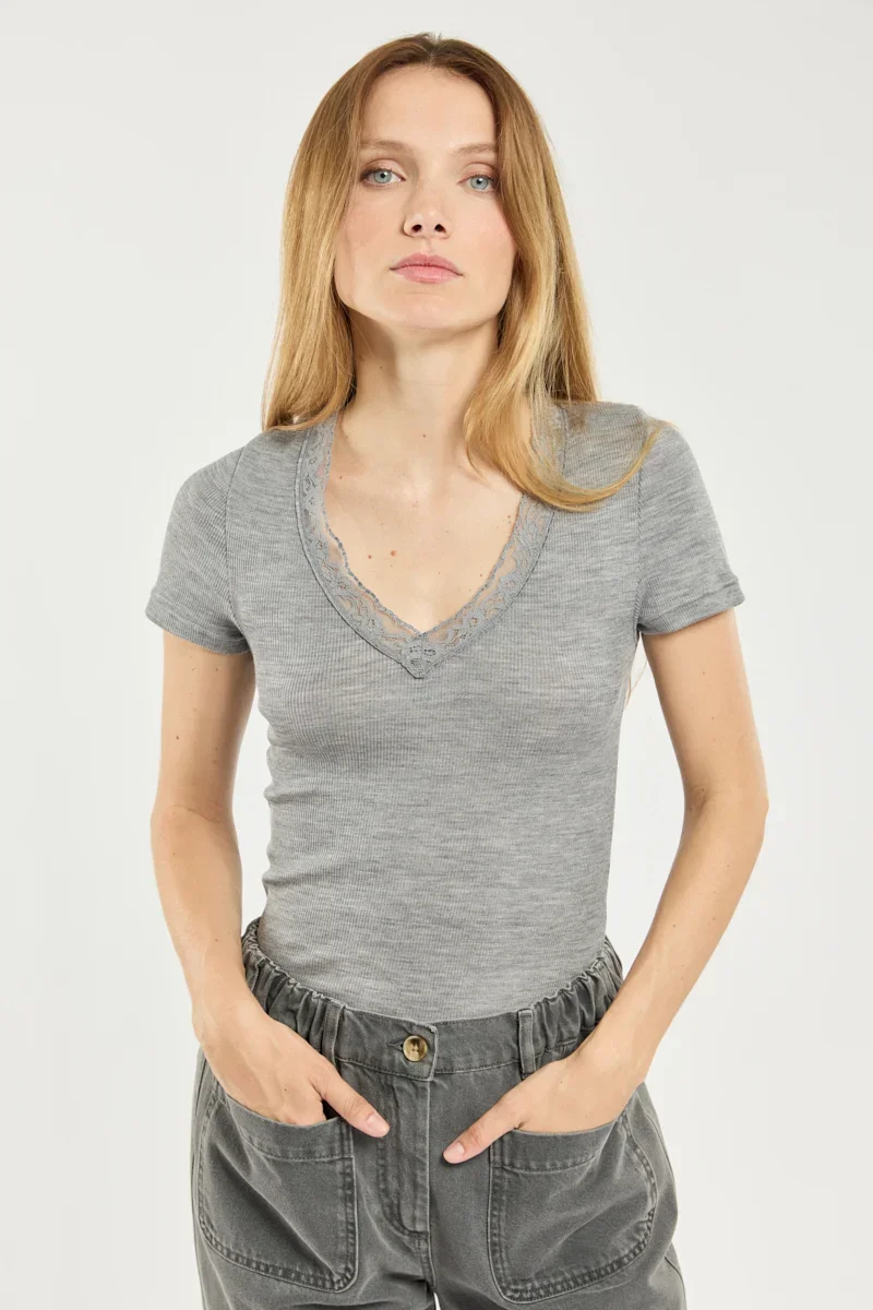 Professional Lace collar T-shirt – wool and silk High-Performance