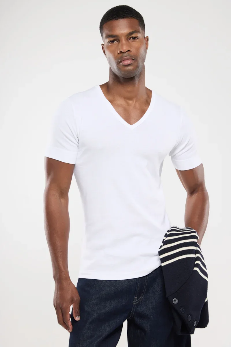 Trendy Plain V-neck T-shirt – organic cotton Artisan