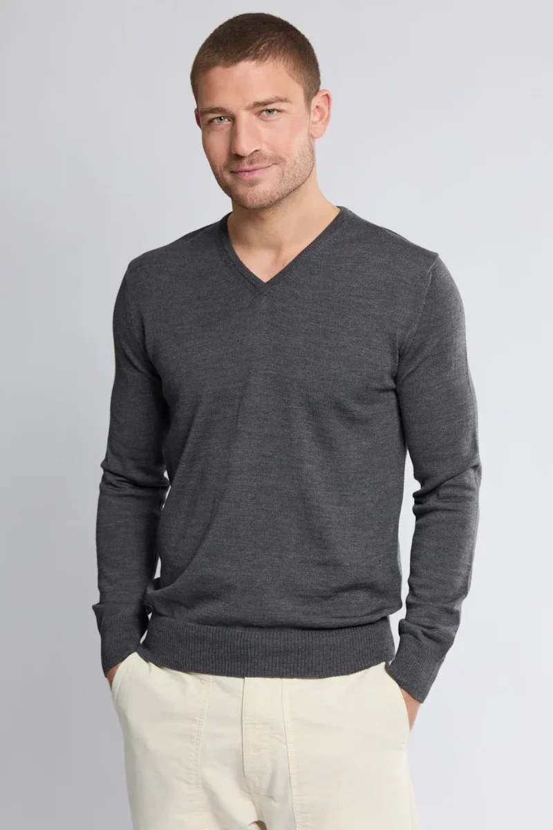 Exceptional V-neck jumper – wool Natural