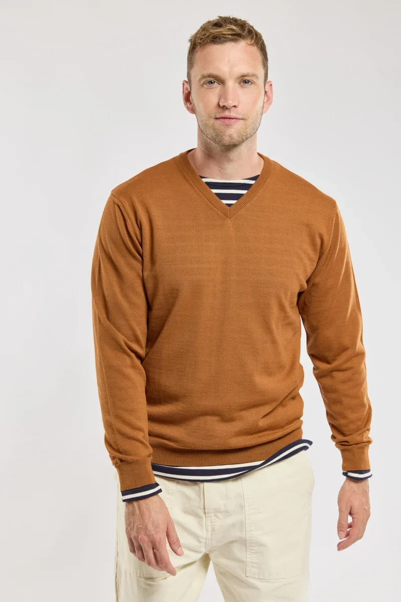 Powerful V-neck jumper – merino wool and acrylic Proven
