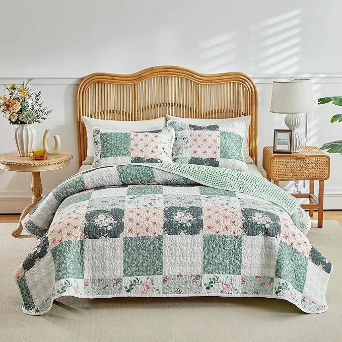 Trendy Joyreap 3 Pieces Floral Patchwork Quilt Set King Green Flowers Design Soft n Cozy Microfiber Quilt Bedspread Bed Cover for All Season 1 Quilt and 2 Pillow Shams- 102×90 inches Relaxed