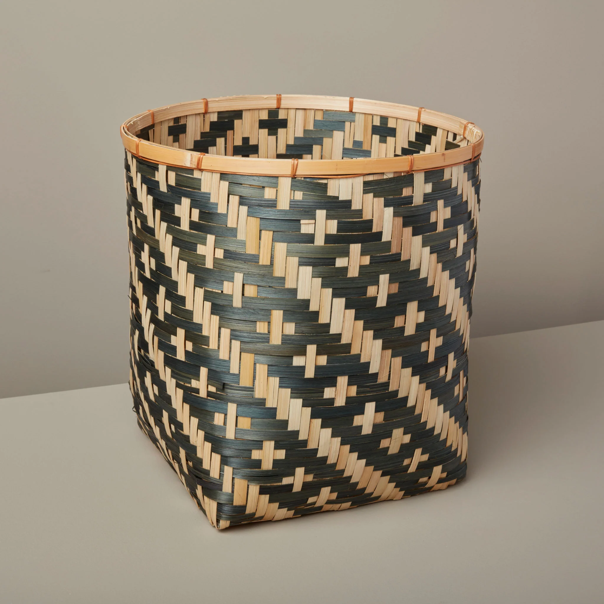 Clean Amati Basket Small Refined