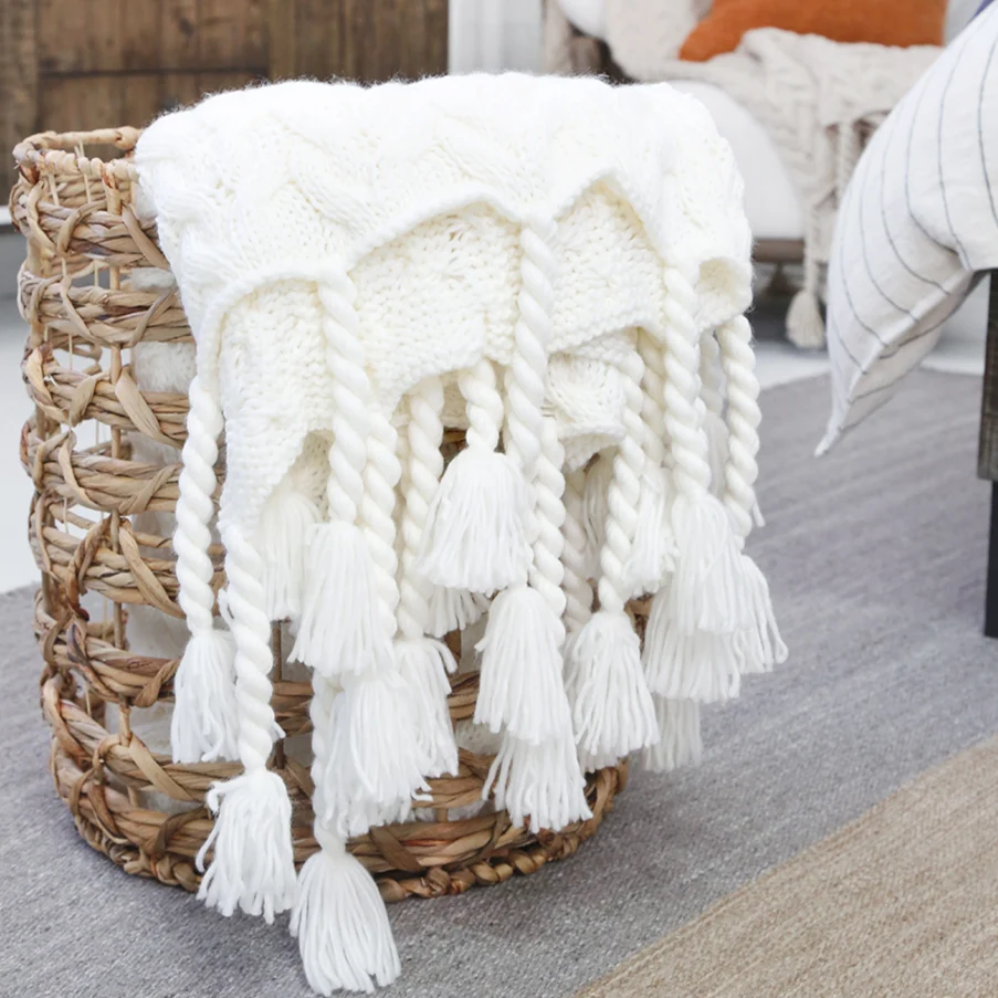 Quality Capistrano Throw Winter White Relaxed