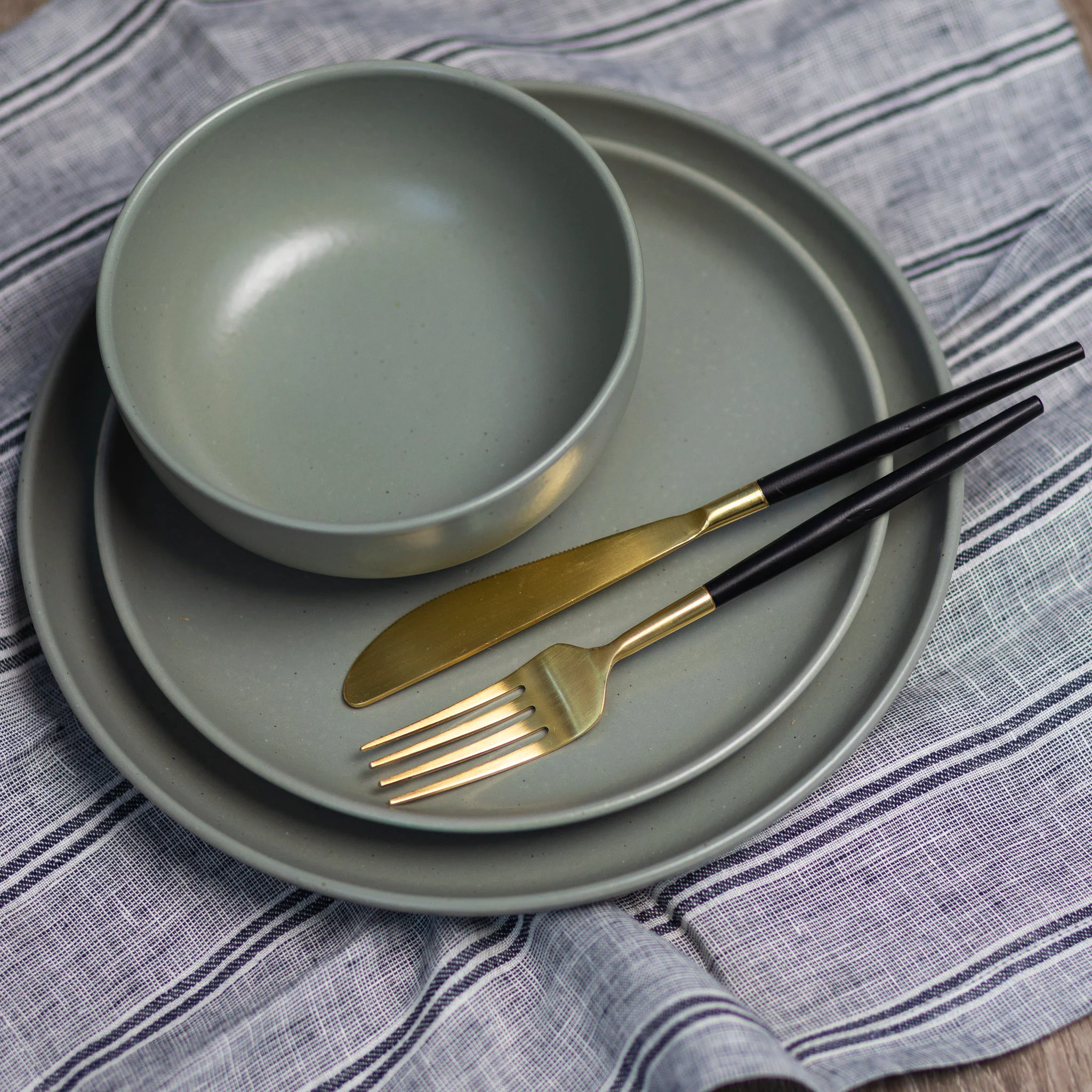 World-Class Pacifica Soup Ce Bowl Artichoke Set of 4 Functional