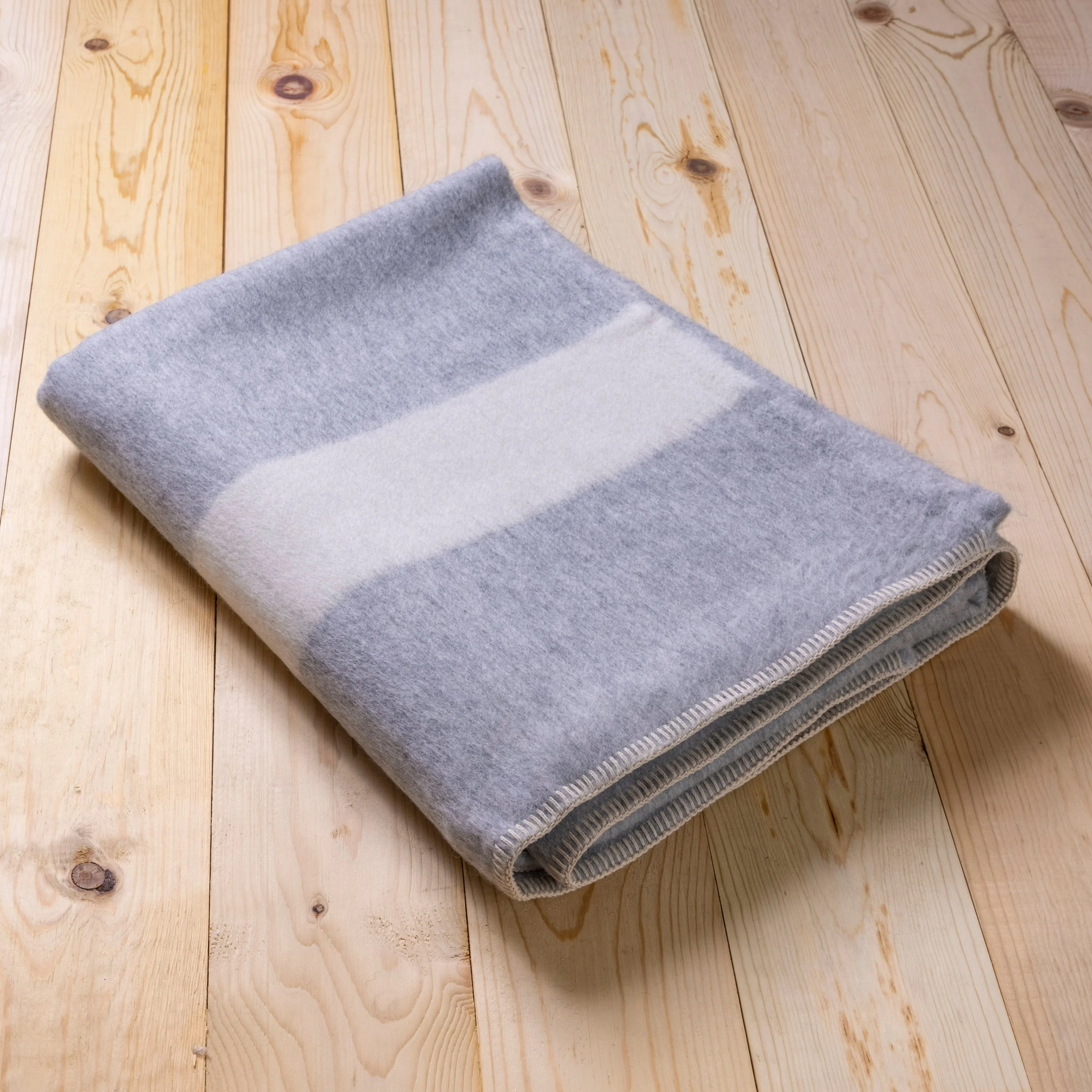 First-Class Siempre Blanket Light Heather with Ivory Stripe Powerful
