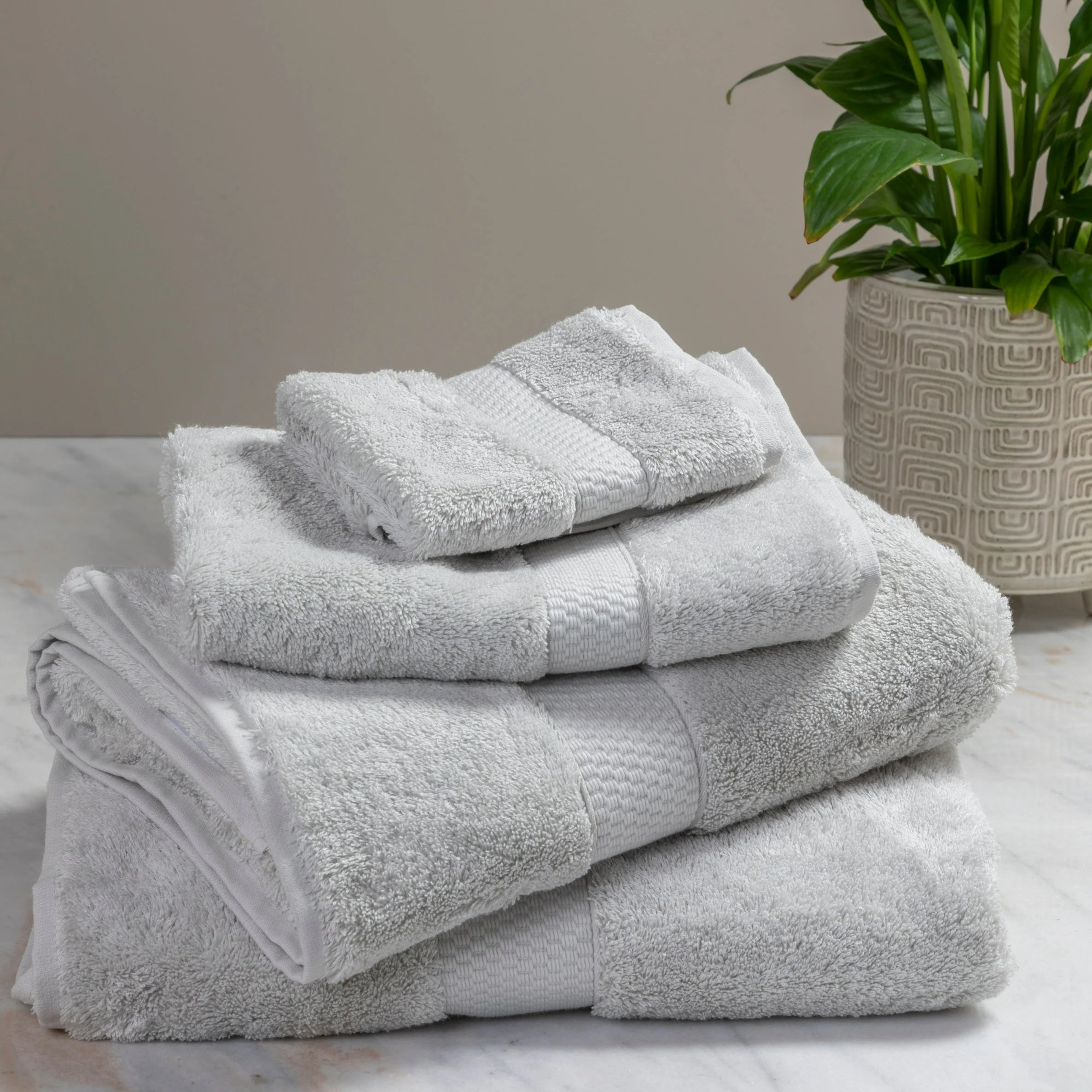 Modern City Bath Towel Pearl Carefully Designed