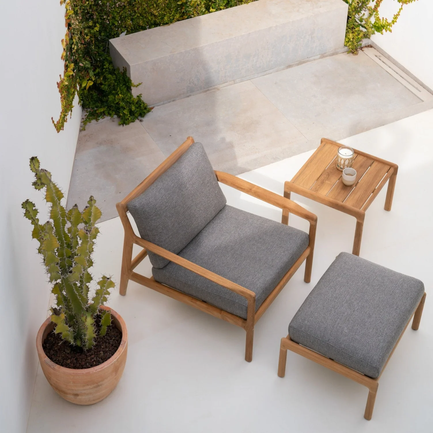 Proven Jack Solid Teak Outdoor Lounge Chair Mocha Fabric High-Quality