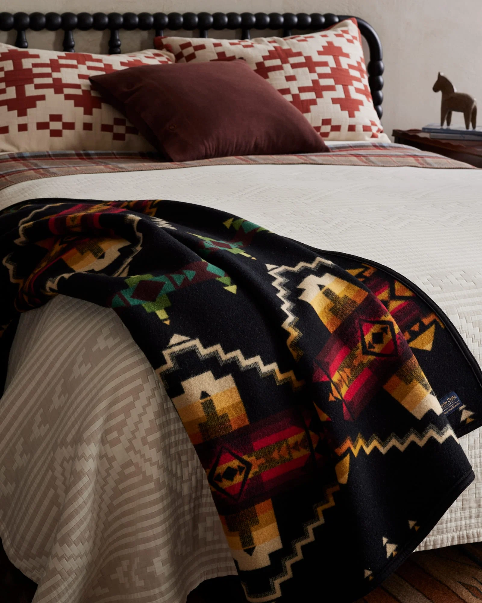 Traditional Four Corners Blanket Black Multi Efficient