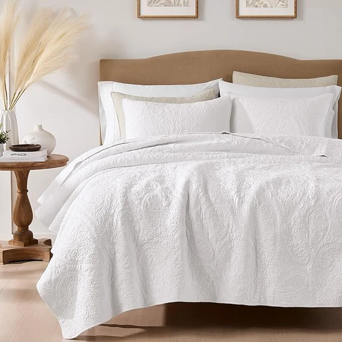 Expertly Made palassio White Paisley Cotton Quilt Queen Size Bedding Sets with 2 Pillow Shams Boho Floral Lightweight Farmhouse Country Vintage Soft Bedspread Shabby Chic Coverlet for All Season 3 Pieces Pure