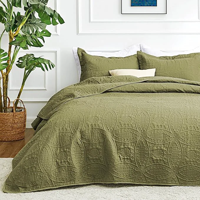 Solid Love 39 s cabin Oversized King Size Quilt Bedding Set Green Bedspreads – Oversized King Lightweight Bedspread Comforter – Coin Pattern Coverlet for All Season – 3 Pieces 1 Quilt 2 Pillow Shams Fast
