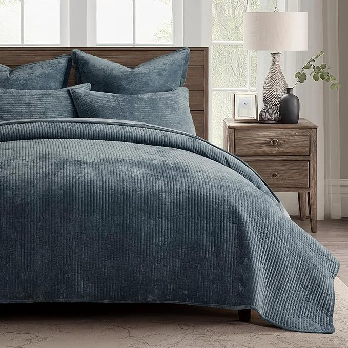 Fine EVERGRACE Velvet Quilt Set King Size Luxurious Soft Quilted Bedding Sets Lightweight Velvet Comforter for All Season Striped Channel Bedspread Coverlet with 2 Shams Midnight Blue Organic
