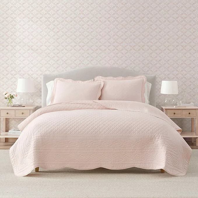 Organic Martha Stewart – King Size Quilt Set Soft amp Breathable Cotton Percale Quilted Bedding with Matching Pillowcases Scalloped Edge Bed Set Vintage Scallop Pink Innovative