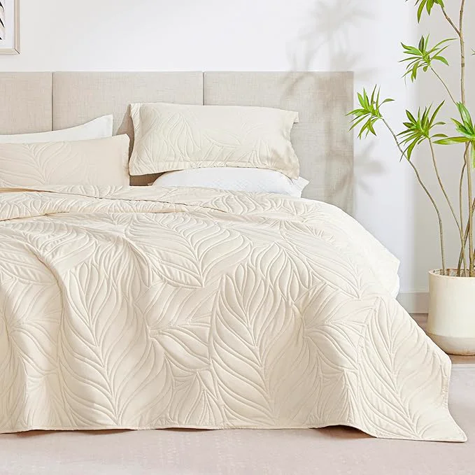 Easy-to-Use EXQ Home Quilt Set King Size Beige 3 Piece Lightweight Soft Coverlet Modern Style Leaf Pattern Bedspread Set 1 Quilt 2 Pillow Shams Green