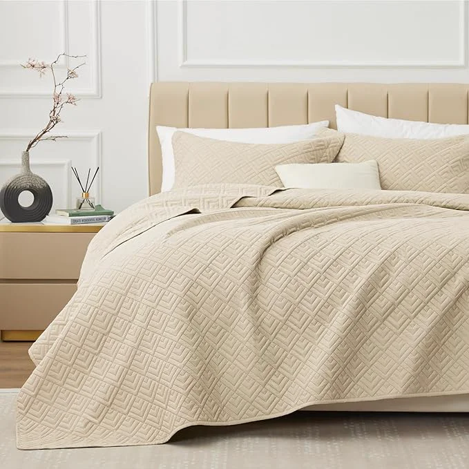Detailed EXQ Home Quilt Set Full Queen Size Beige 3 Piece Lightweight Soft Coverlet Modern Style Squares Pattern Bedspread Set for All Season 1 Quilt 2 Pillow Shams Original Design