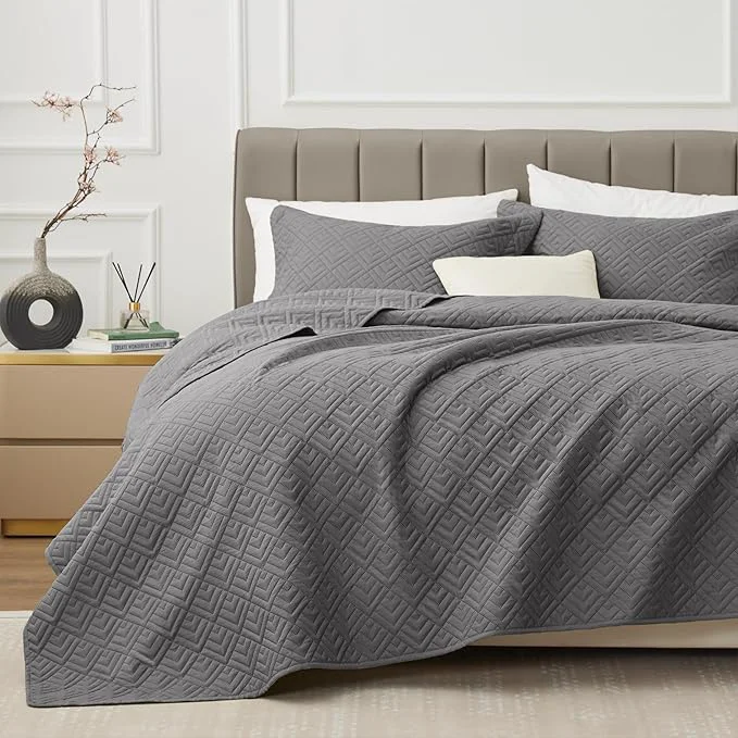 Effective EXQ Home Quilt Set King Size Grey 3 Piece Lightweight Soft Coverlet Modern Style Squares Pattern Bedspread Set for All Season 1 Quilt 2 Pillow Shams Premium Material
