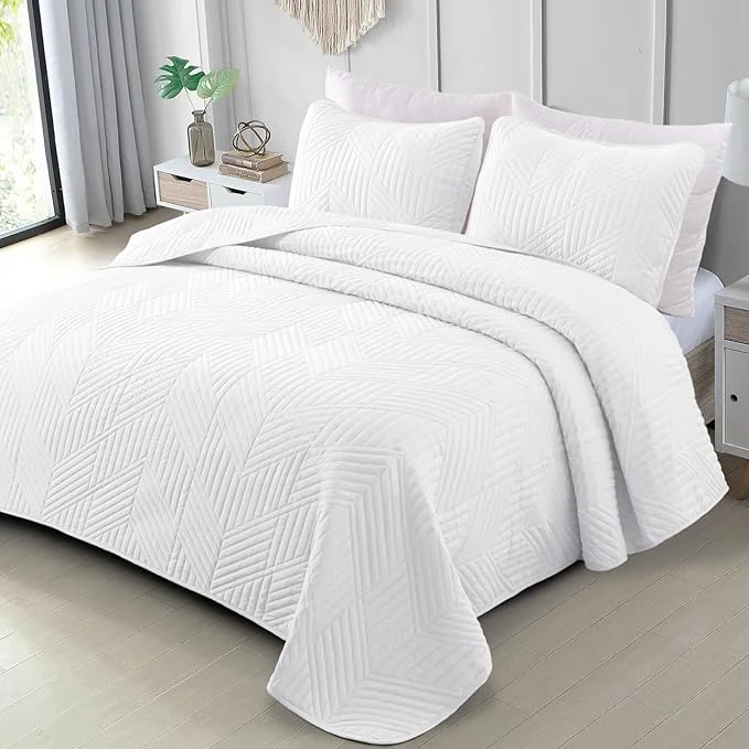 Professional Exclusivo Mezcla Ultrasonic King Quilt Bedding Set Lightweight White Bedspreads Soft Modern Geometric Coverlet Set for All Seasons 1 Quilt and 2 Pillow Shams Versatile