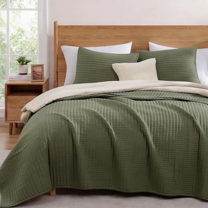 High-Quality WRENSONGE Olive Green California Oversized King Size Quilt Bedding Set with 2 Pillow Shams -3 Pieces Lightweight Soft Bedspreads Coverlet for All Season Casual