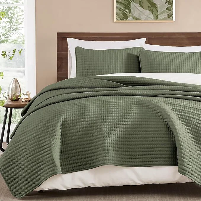 Sustainable WRENSONGE King Size Quilt-3 Pieces Lightweight Bedspreads Olive Green King Quilt Bedding Set for All Seasons Soft Summer Coverlet with 2 Pillow Shams Suitable for Bed Couch Quilt Blanket