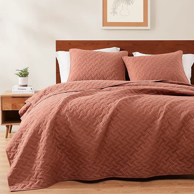 Detailed WRENSONGE Queen Quilt-3 Pieces Weave Autumn Leaf Bedspreads Queen Size Quilt Bedding Set for All Seasons Soft Summer Coverlet with 2 Pillow Shams Suitable for Bed Couch Quilted Blanket Unique