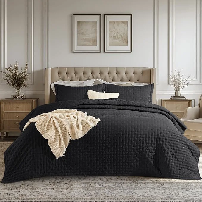 Next-Generation Bedsure Twin Quilt – Ultra Soft Twin XL Quilt Bedding for Dorm Decor Lightweight All-Season Comforter Black Bedspread Coverlet with Clover Pattern 68 x 86 Inches Stitch- Quilting Ultra Soft Lightweight Machine Washable Pet-Friendly Durable