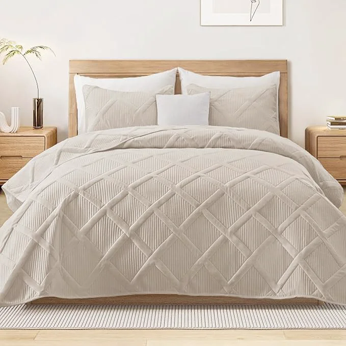 High-End Exclusivo Mezcla King Quilt Set- Brich Beige Quilts Bedding Set with 2 Pillow Shams Modern King Bedspread with Striped Pattern Soft Lightweight Bedspreads Coverlets for All Seasons Pure