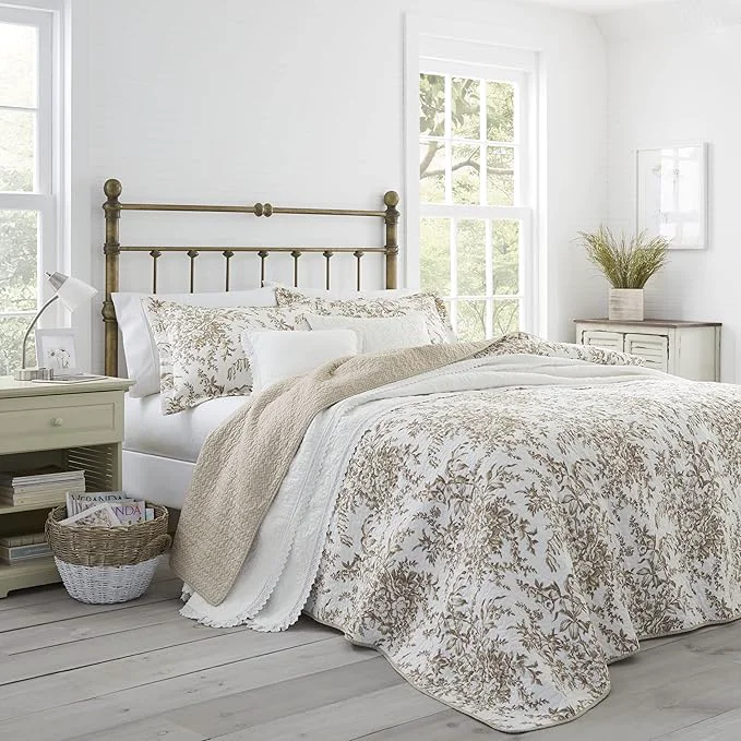 Top-Quality Laura Ashley – King Quilt Set Reversible Cotton Bedding with Matching Shams Home Decor for All Seasons Bedford Mocha King Fast