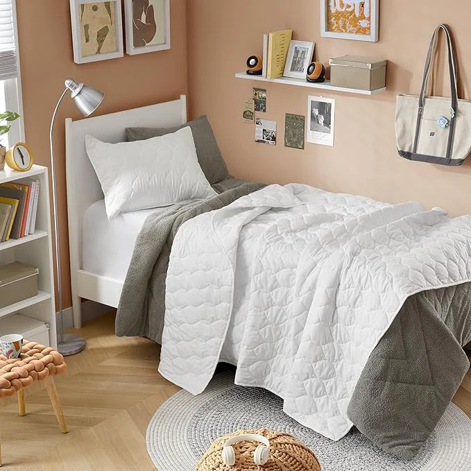 Healthy Comfort Spaces Twin Quilt Set Modern Reversible Ogee Coverlet Twin Bedding Set Cozy Quilted Winter Layer All Season Lightweight Soft Twin Size Quilt Kienna Twin Twin XL White Ogee 2 Piece Elite