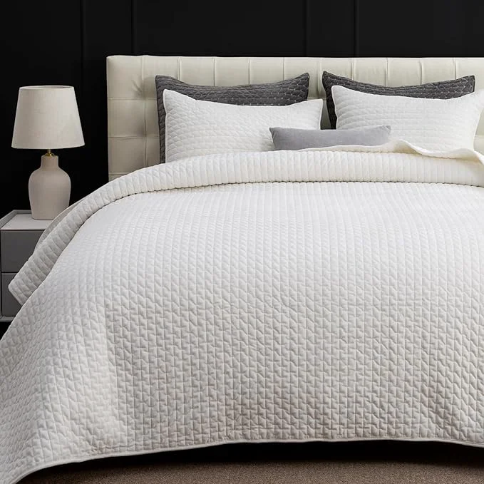 Carefully Designed Powdion Velvet Quilt Queen Size Oversized Bedspread Quilted Bedding Set Luxurious Soft Coverlet Set Lightweight Velvet Comforter for All Season with Pillow Shams 90×96 Striped White Practical