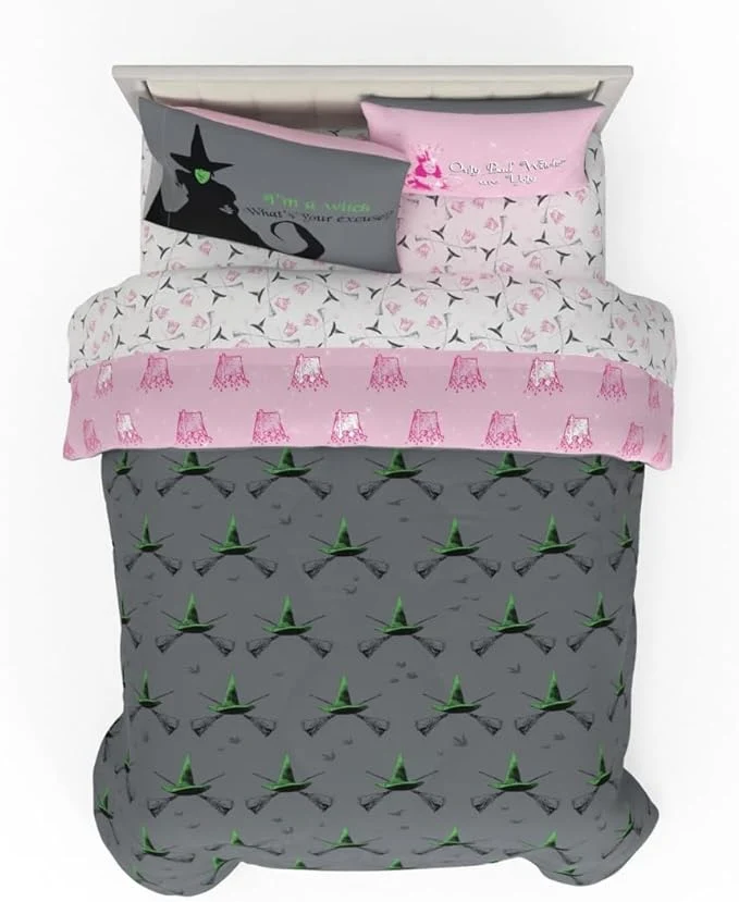 Superior Collectibles The Wizard of OZ Bedding 7 Piece Super Soft Reversible Comforter and Sheet Set with Sham Queen ly Licensed Product by Franco Refined