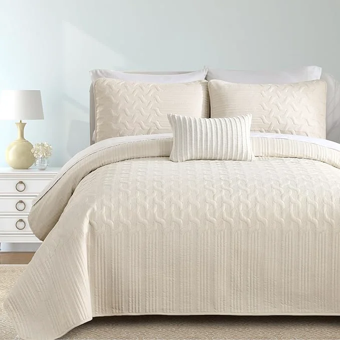 Recyclable Yiran Beige Quilt Set King Size Lightweight Bedspread Ultrasonic Wave Pattern Excellent