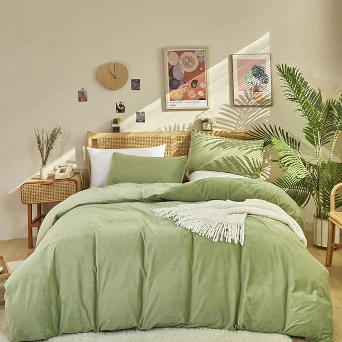 Trendy CLOTHKNOW Green Velvet Queen Comforter Set Sage Green Bedding Comforter Sets Soft Comforter Queen with 2 x Pillow Cases Practical
