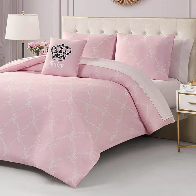 Sustainable Juicy Couture Light Pink White Link Logo Printed Comforter Set Full – Complete 8-Piece Bed in a Bag Collection World-Class