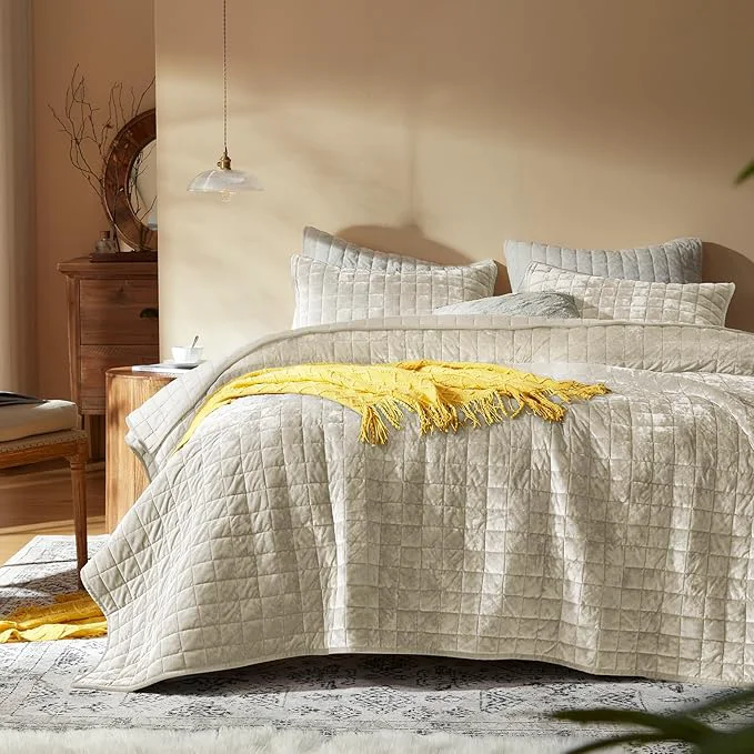 Genuine LEAONME Velvet Quilt California King-118 39 39 x106 39 39 Lightweight Beige Velvet Comforter Set with 2 Pillow Shams Soft Oversized Bedspread Coverlet Quilted Bedding Set for All Season Secure