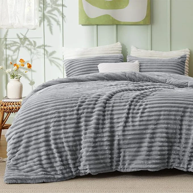 Versatile Bedsure King Comforter – GentleSoft™ 3 Pieces Double-Side Fleece Fluffy Grey Comforter Set Cozy Striped Room Decor Aesthetic Luxury King Size Bedding with 2 Pillowcases 104×90 Inches Detailed
