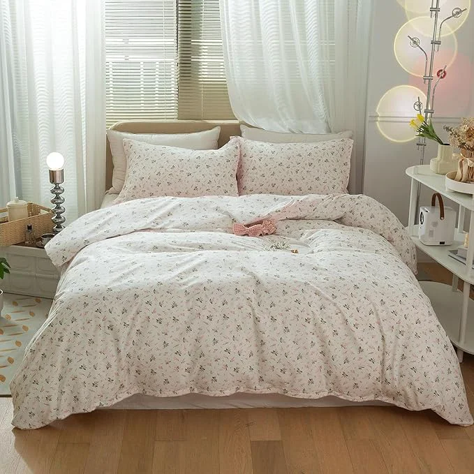 Relaxed Chic Pink Floral Comforter Set Queen White Botanical Coquette Bedding Comforter Set Boho Bedding Sets for Queen Bed Aesthetic Flower Comforter Sets for Girl 1 Floral Comforter and 2 Pillowcases Stylish