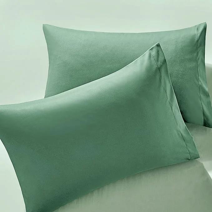High-Quality MILVOWOC 2Pcs Brushed Microfiber Standard Pillowcases – 20 x 26 Inch Dark Green Pillow Case Set Non Slip Envelope Pillow Cover with Moisture Absorption and Anti-Wrinkle Convenient
