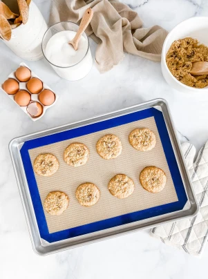 High-Quality USA PAN Half Sheet Baking Mat 17.25 x 12.25 in. Lightweight