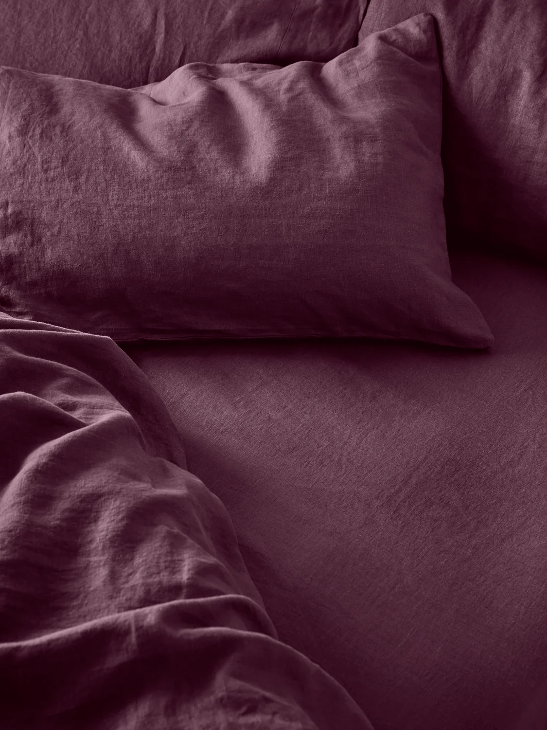 Solid Berry Linen Fitted Sheet Breathable