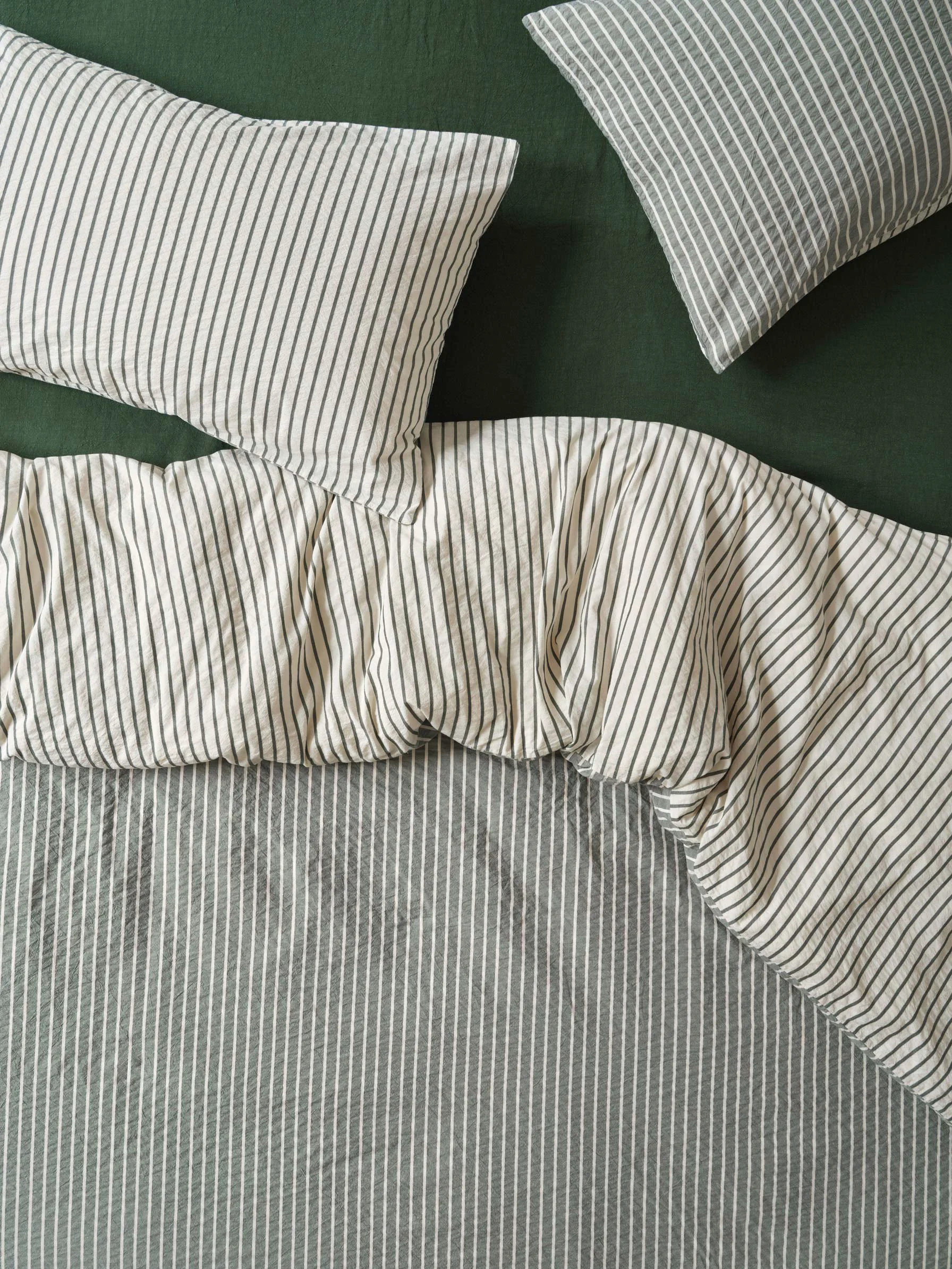 User-Friendly Spruce Green Textured Stripe Cotton Duvet Cover Detailed
