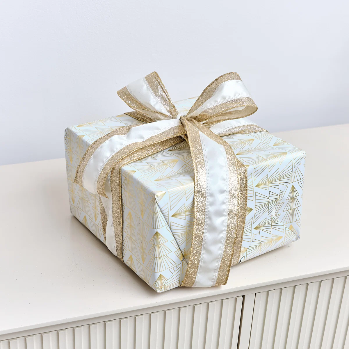 Smooth Large Gold Ivory Iridescent Wired Ribbon Garland – 270cm Breathable