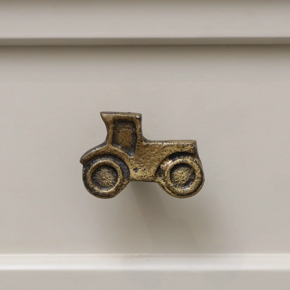 Easy-to-Use Brass Tractor Drawer Knob Artisan