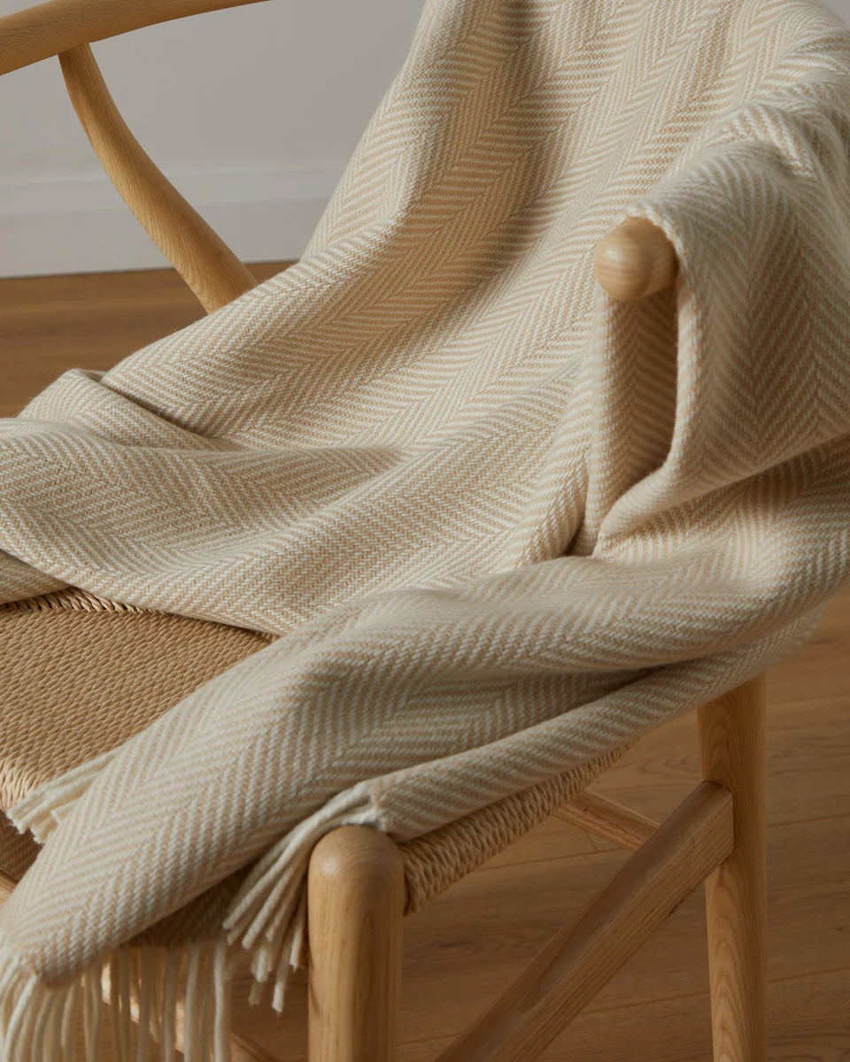 Contemporary Foxford Keem Bay Cashmere and Lambswool Throw Breathable