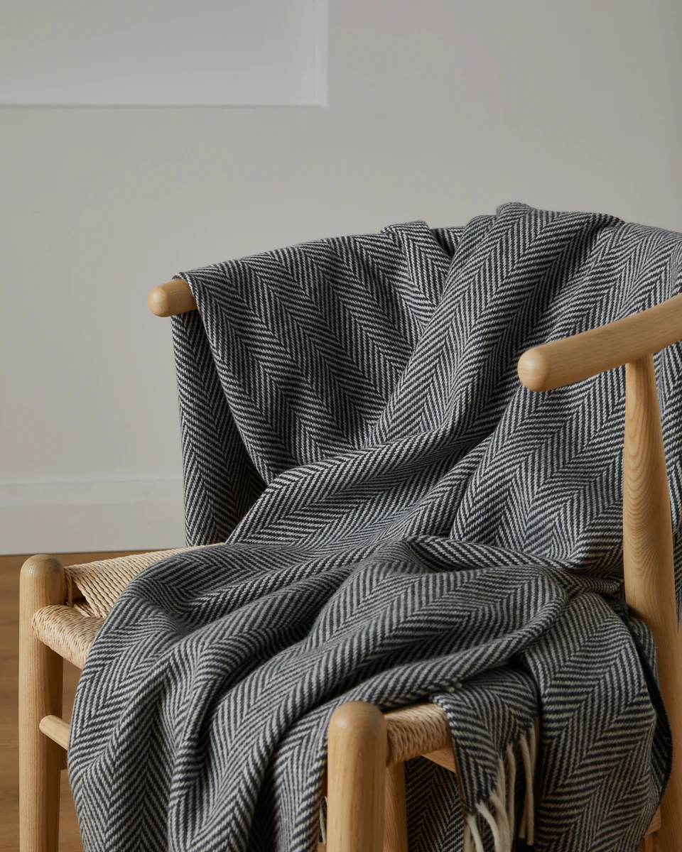 Stylish Foxford Belleek Cashmere and Lambswool Throw User-Friendly