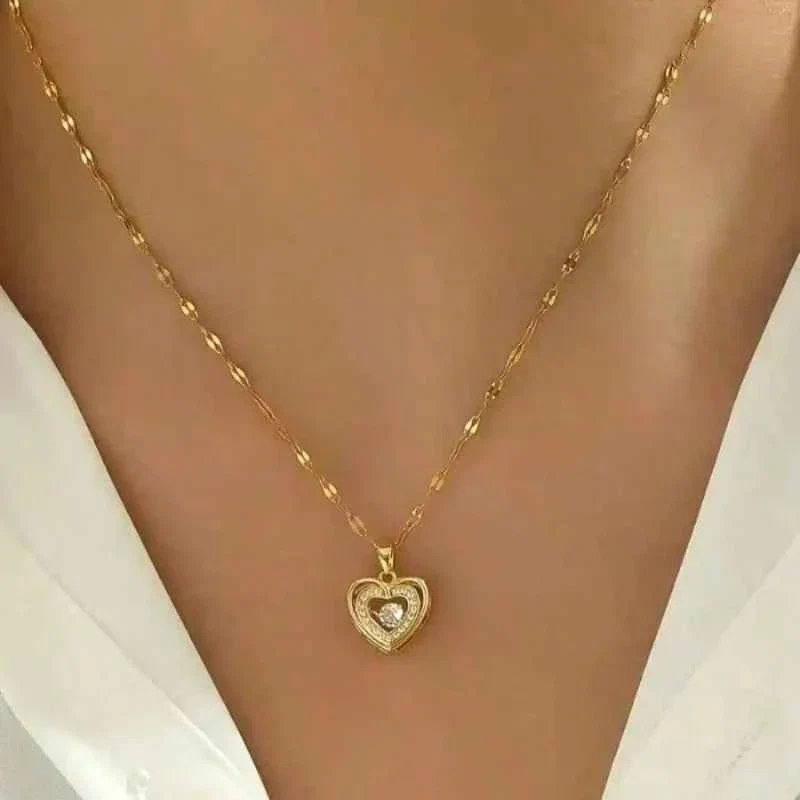 Relaxed Gold Heart Necklace with Diamond Accent – Elegant Chain Pendant for Women Contemporary