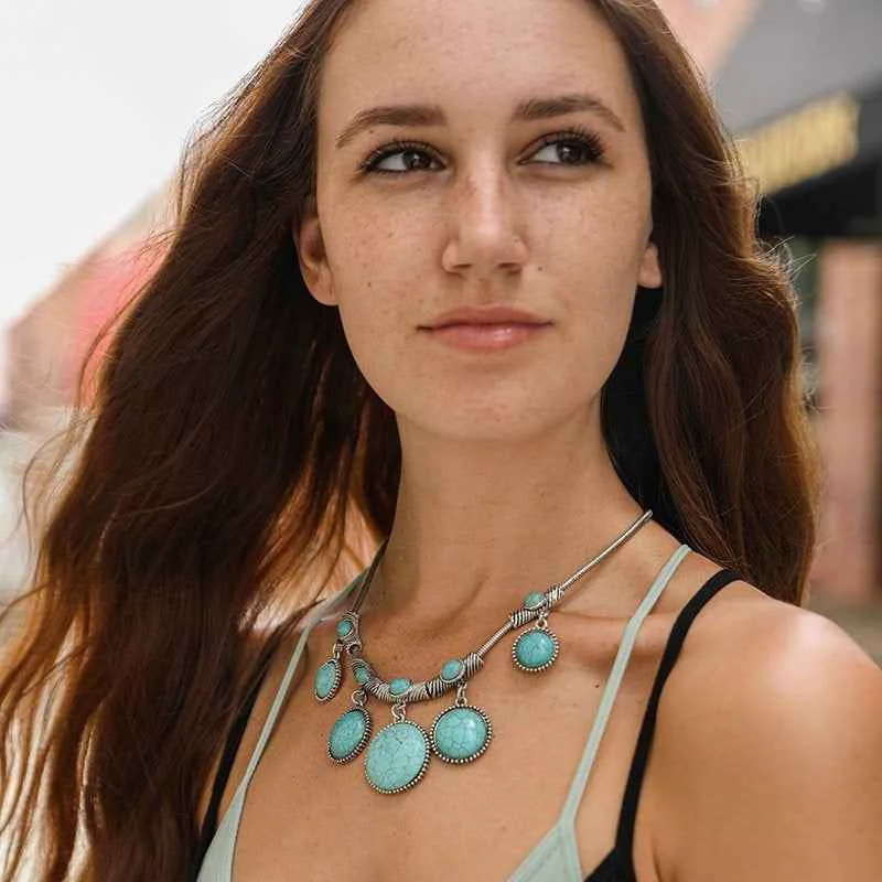 Premium Material Turquoise Charm Link Necklace – Silver Pendant with Turquoise Stones Recyclable