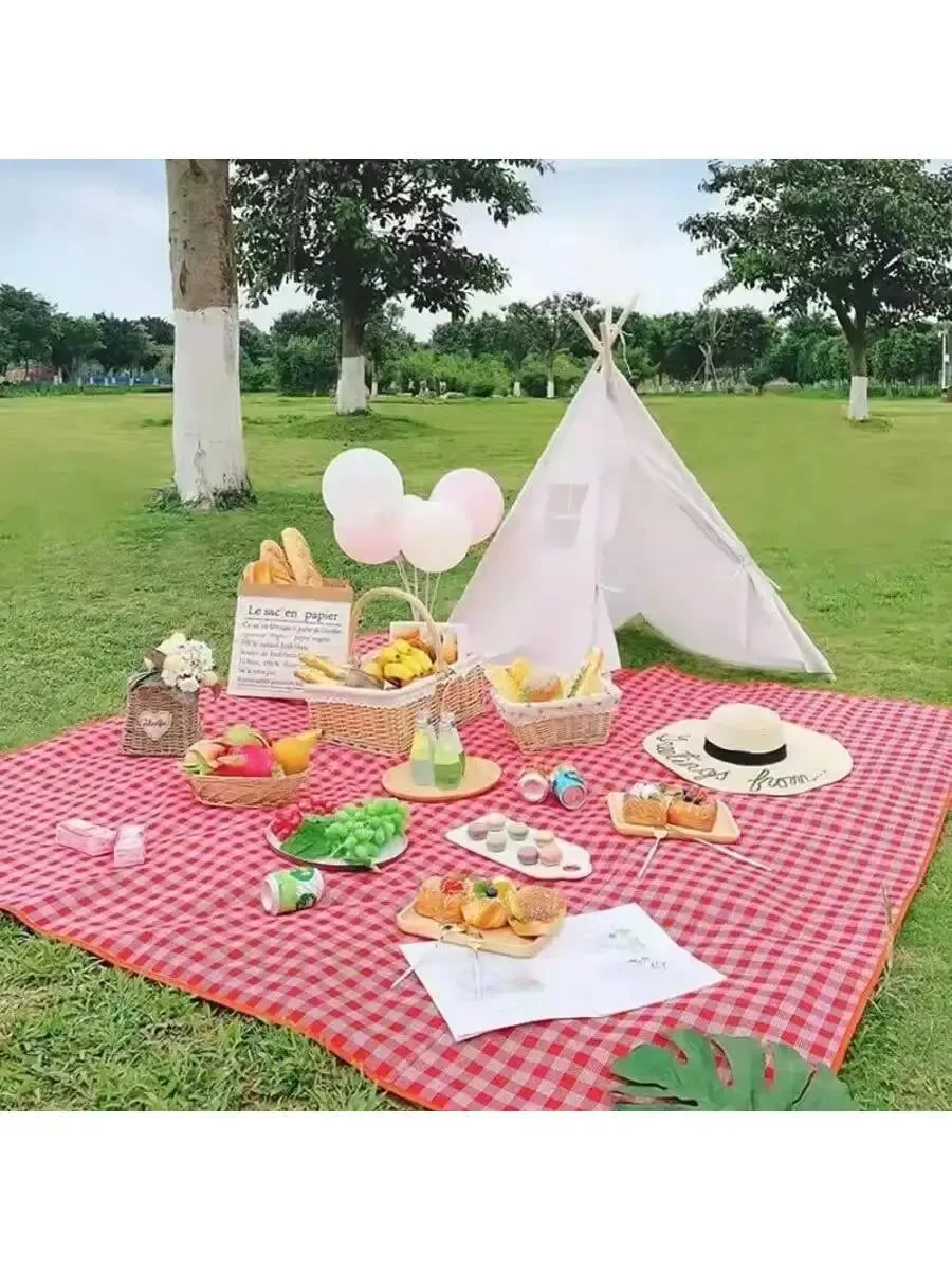 Comfortable 150x200cm Waterproof Picnic Mat – Sandproof Outdoor Blanket for Camping Beach Family Outings Relaxed