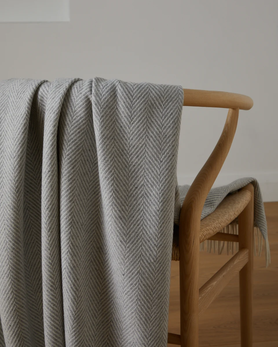 Lightweight Foxford Clare Island Cashmere and Lambswool Throw Excellent