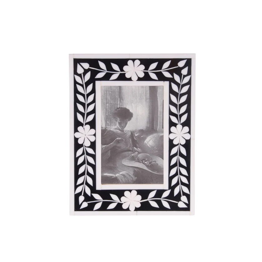 Exclusive Cleantha Floral 4×6 Photo Frame Black Effective