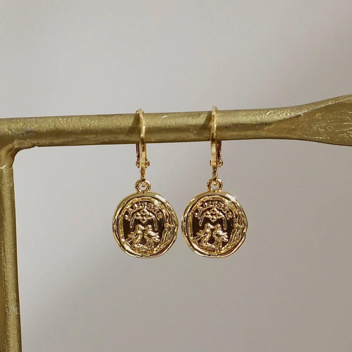 Smart Vintage Wax Seal Huggies Earrings Practical